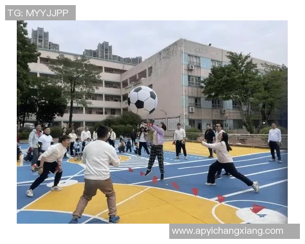 孩子与足球明星互动趣味视频展现温馨时刻与快乐瞬间